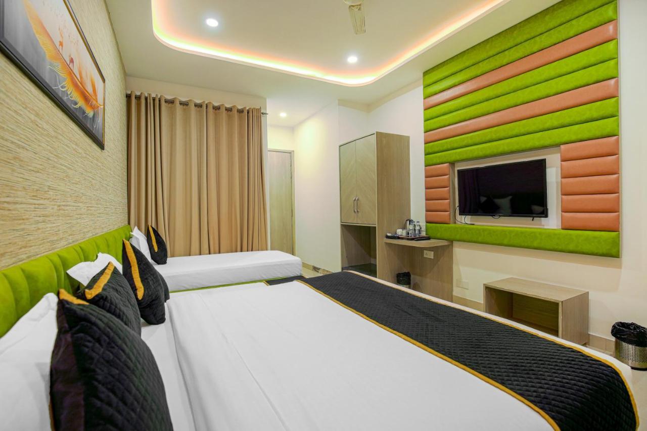 Hotel Golden Stay Amritsar Exteriör bild