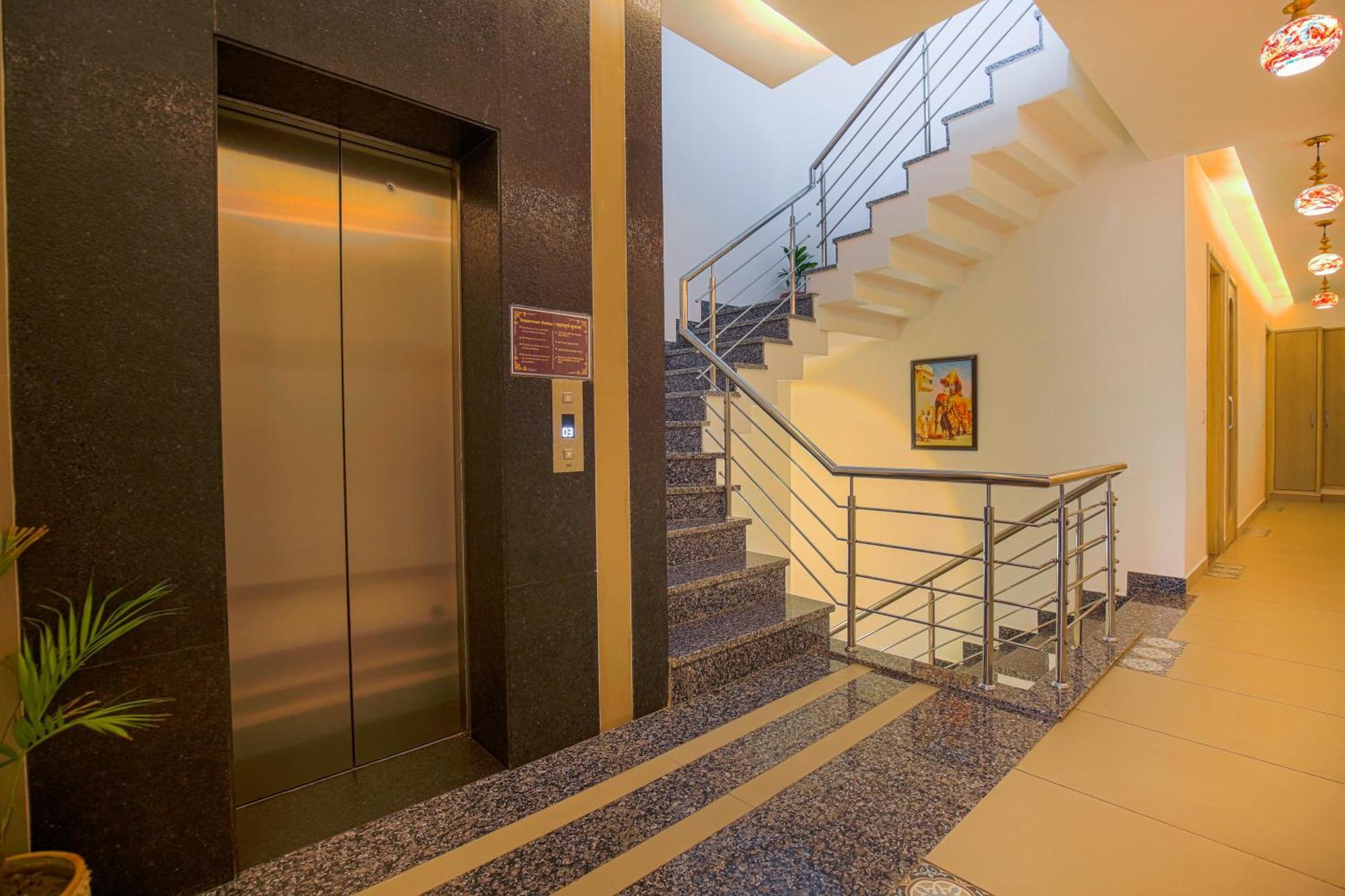 Hotel Golden Stay Amritsar Exteriör bild