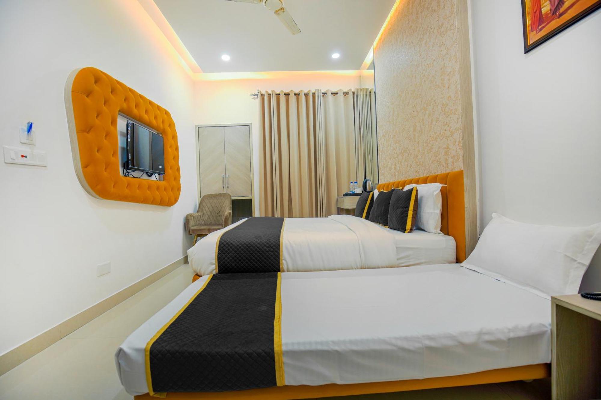 Hotel Golden Stay Amritsar Exteriör bild